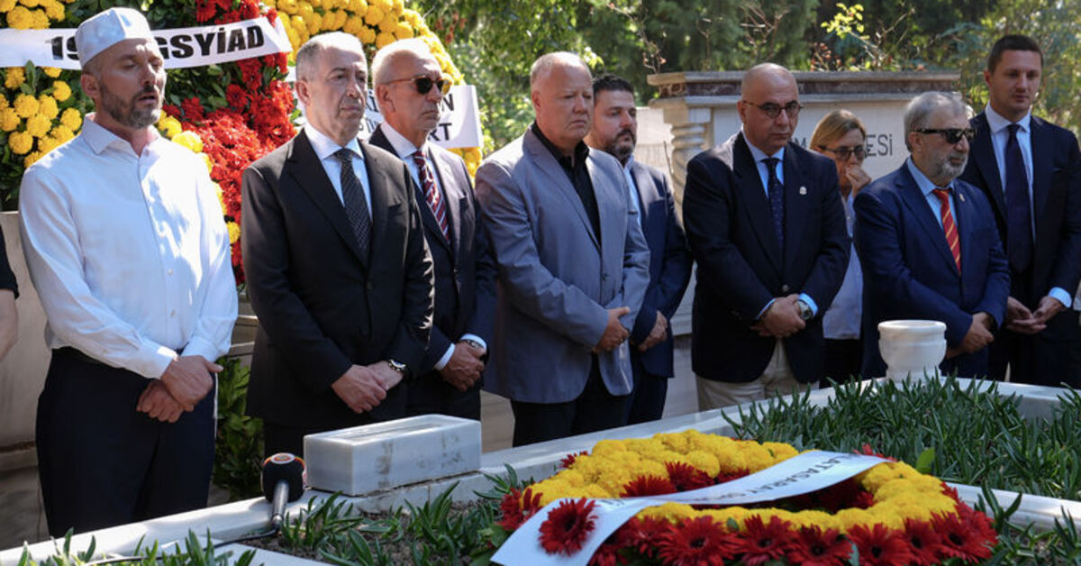 Metin Oktay, kabri başında anıldı