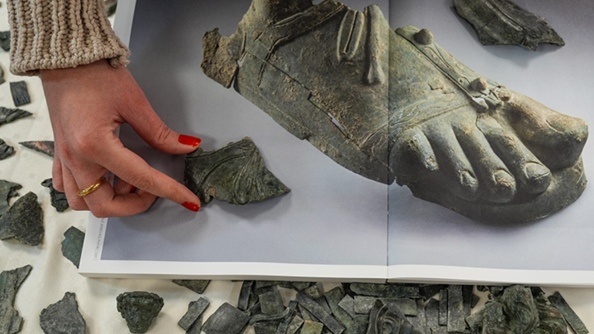 İzmir’de yaklaşık 2 bin bronz heykel parçası bulundu