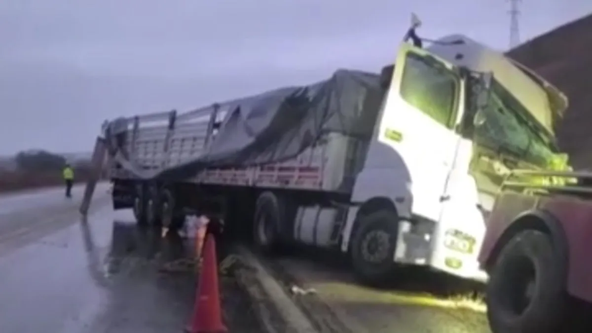 Ankara’da büyükbaş hayvan yüklü tır devrildi: Bir kişi öldü bir kişi ise yaralandı