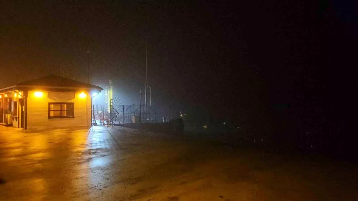 İstanbul’da Gece Sisi, Boğaz Trafiği Kapandı