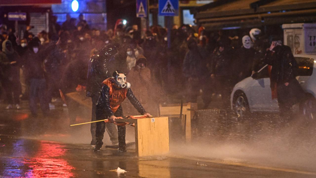 Ankara’da provokatörlerin saldırısında bir polis yaralandı